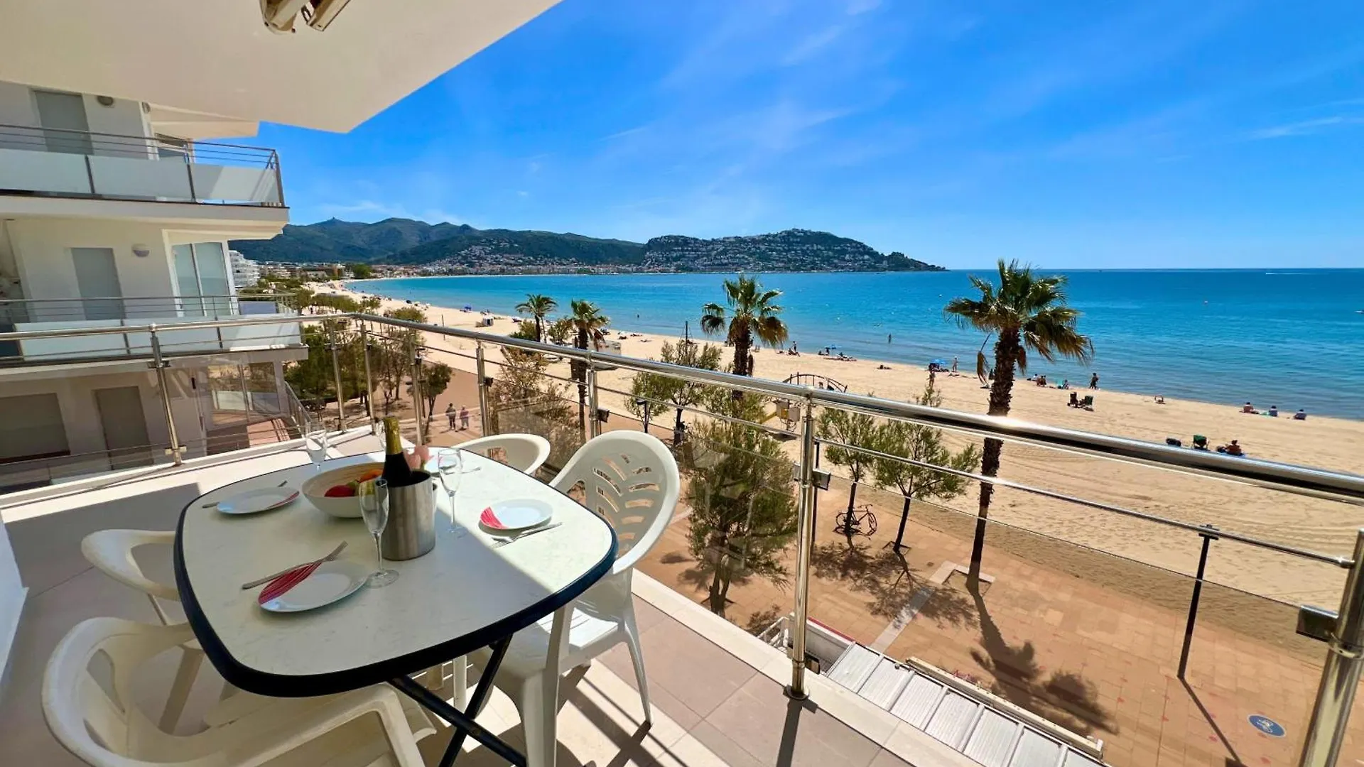 Europa 36 Apartment Roses Spain